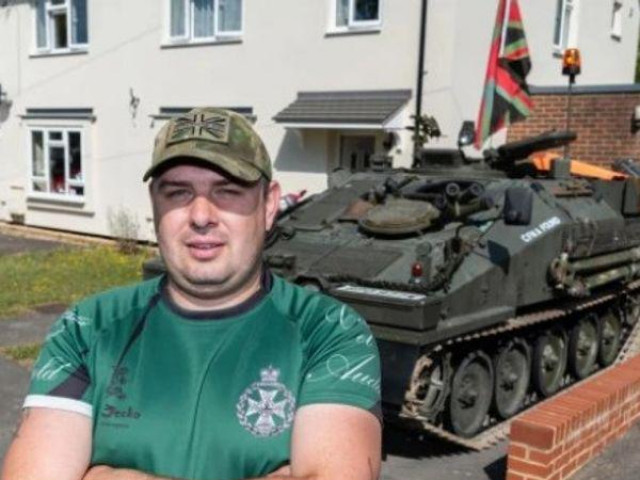 Phi thường - kỳ quặc - Ông bố lái hẳn xe tăng đưa các con đi siêu thị, nghe tiền xăng mà choáng váng