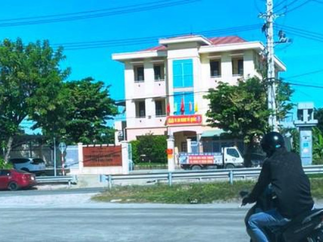 Tin tức trong ngày - 4 CSGT bị điều chuyển về làm lái xe, trực ban vì clip trên mạng