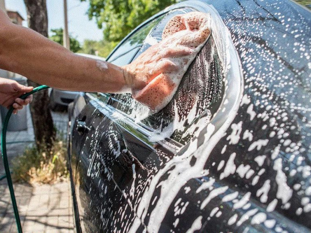 Đây là cách rửa xe ô tô tại nhà sạch sẽ không thua kém rửa xe chuyên nghiệp