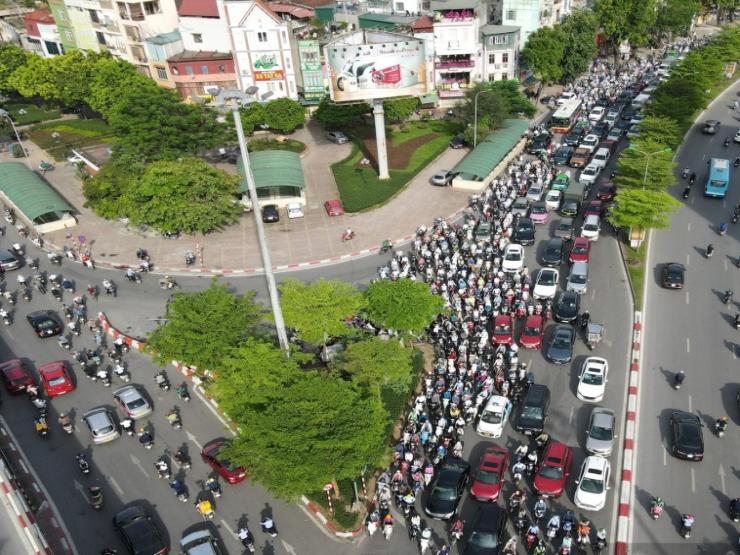 Tin Hà Nội - Hà Nội tiếp tục thí điểm phân luồng giao thông tại 4 "điểm đen" ùn tắc