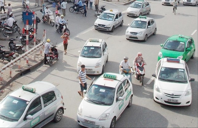 Taxi hoạt động ở Hà Nội Ảnh: Anh Trọng