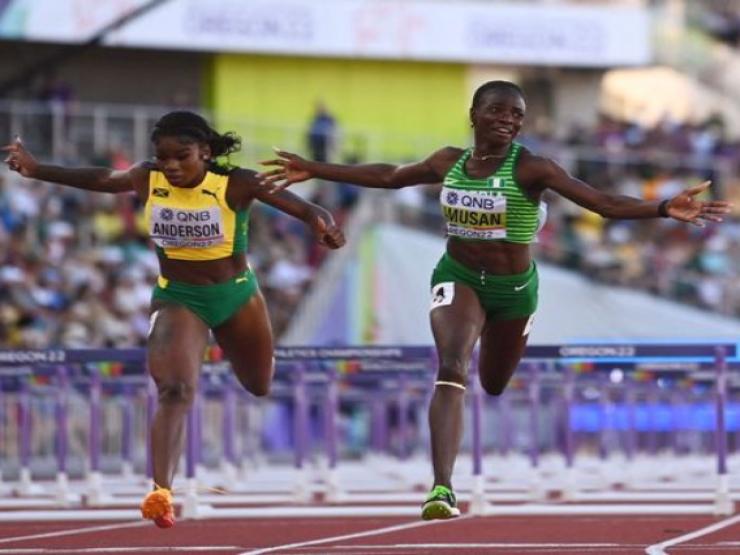 Thể thao - "Đồng hồ hỏng" và kỷ lục thế giới gây tranh cãi làm xôn xao điền kinh