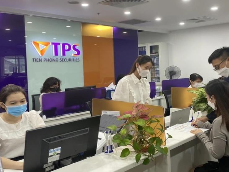 Kinh doanh - Công ty chứng khoán báo lỗ kỷ lục, Tổng giám đốc từ nhiệm