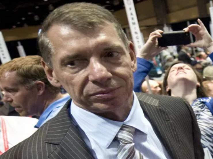 Thể thao - Đại gia mang 340 tỷ đồng cho nhiều phụ nữ, sếp WWE "mất cả chì lẫn chài"