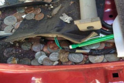 Kinh doanh - Mua xe cũ vô tình phát hiện kho tiền cổ, đem bán thừa tiền rinh siêu xe