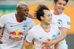 "Gã khổng lồ" dậy muộn khiến bầu Đức nhẹ lòng, V-League được "thổi lửa"