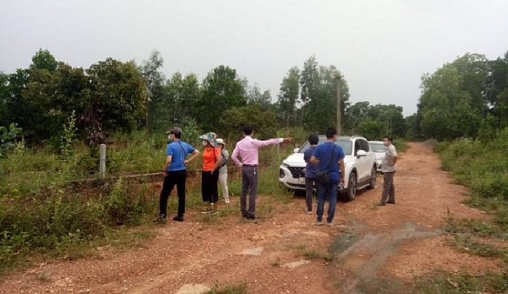 Sau khi chốt lời từ chứng khoán, đầu năm nay cô bạn thân của tôi "khoe" tranh thủ mua được 5 lô đất