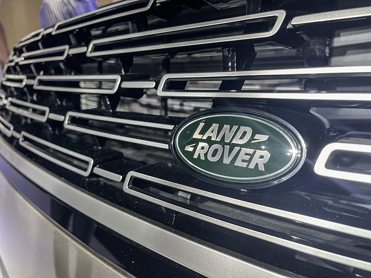 Land Rover thế hệ mới ra mắt khách hàng Việt, giá từ 11,2 tỷ đồng - 6