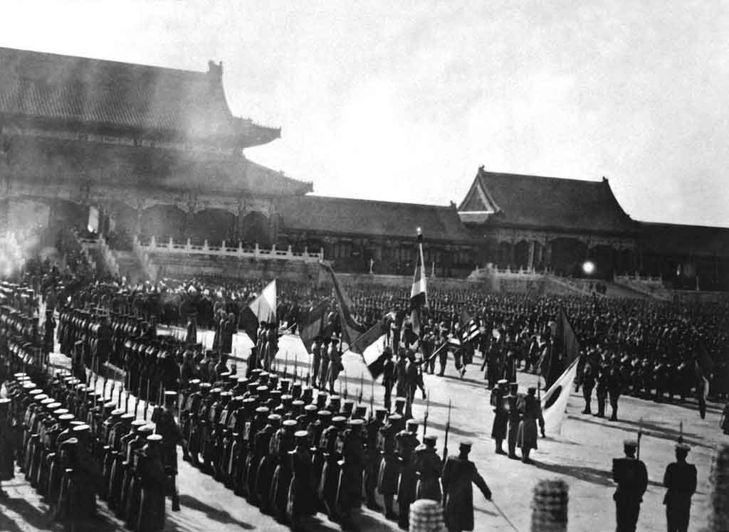 Liên quân 8 nước kéo vào Tử Cấm Thành (ảnh&nbsp;: Daynews)