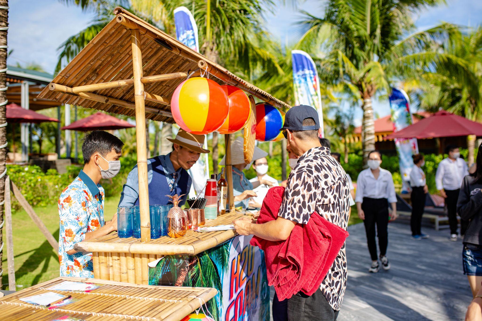 Du khách cuồng nhiệt với lễ hội bọt nước đầu tiên tại Phú Quốc - 2