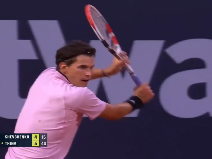 Thể thao - Dominic Thiem tung cú 1 tay "cháy sân", gợi lại nỗi nhớ Roger Federer