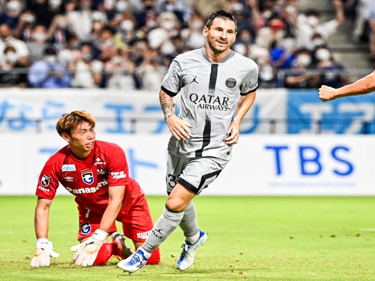 Messi rực sáng giúp PSG thắng Osaka 6-2, ”ông trùm” cảnh báo đối thủ điều gì?