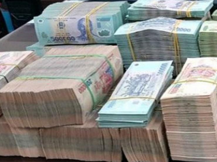 Kinh doanh - Sân chơi nóng "thất thế", tiền ầm ầm chảy vào ngân hàng khi lãi suất tăng vọt