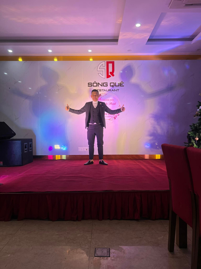 Anh Ngọc tại nhà hàng Sông Quê