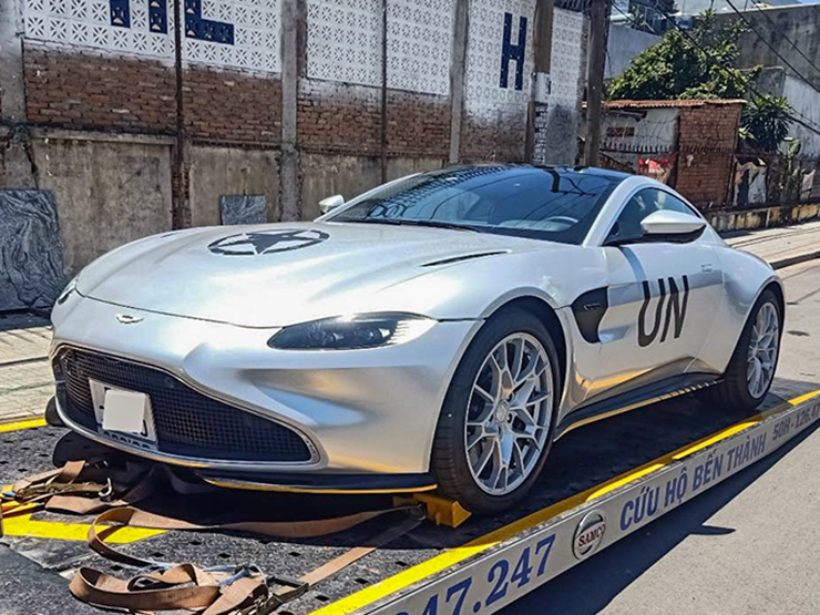Ngắm xe - Cận cảnh Aston Martin Vantage 007 Edition số sàn tại Việt Nam