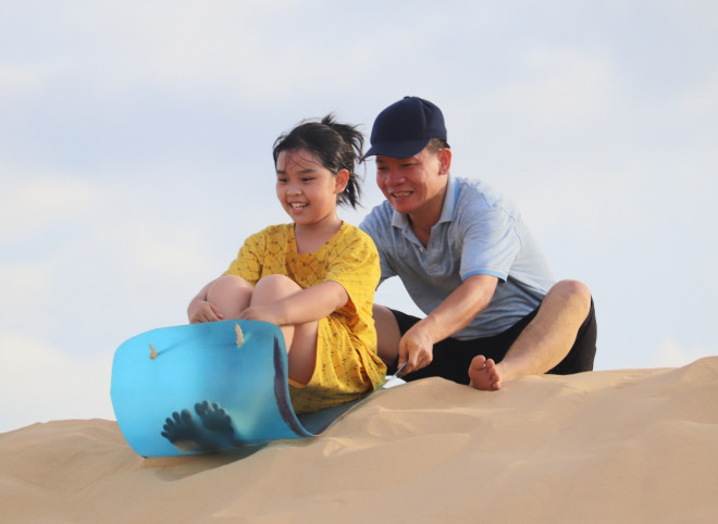 Đến cồn cát Quang Phú trải nghiệm trò chơi trượt cát, lái xe địa hình - 12