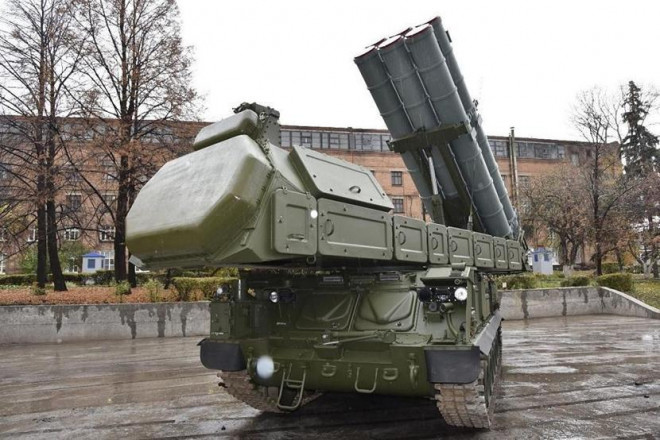 Buk-M3 có khả năng đối phó đồng thời 36 mục tiêu, nó phóng tên lửa 9M317M. Tên lửa này có trọng lượng 720 kg và tầm hoạt động trong khoảng 3 đến 70 km, nó có thể vươn tới độ cao tối đa 25 km.