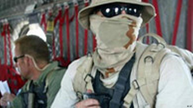 DynCorp International là PMC lâu đời
nhất, được thành lập vào năm 1946. Kể từ năm 2010, họ đã thực hiện
các hoạt động phía sau chiến tuyến. Nhiệm vụ của các tay súng thuộc
công ty này là tạo ra sự hỗn loạn trên đường tiếp tế, phục kích các
đoàn xe, trang bị vũ khí và đạn dược.