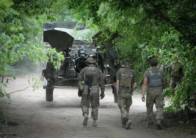 Tuy nhiên, trong số 7000 tay súng
đánh thuê và huấn luyên viên quân sự, 1956 người đã chết, 1779
người bỏ chạy khỏi Ukraine, hiện còn 3221 người đang nằm trong
thành phần các lực lượng vũ trang Ukraine. Rõ ràng, Ukraine không
phải là miền đất hứa với lính tình nguyện nước ngoài.