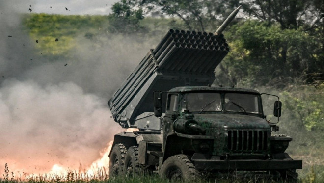 Trong cuộc xung đột Nga-Ukraine, xuất
hiện một chân lý là “đạn pháo bình đẳng cho tất cả mọi người”, dù
đó là chiến binh dày dạn kinh nghiệm hay một tân binh.