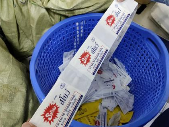 Thị trường - Tiêu dùng - Kinh hoàng cảnh gia công hàng vạn khăn ướt giả mạo