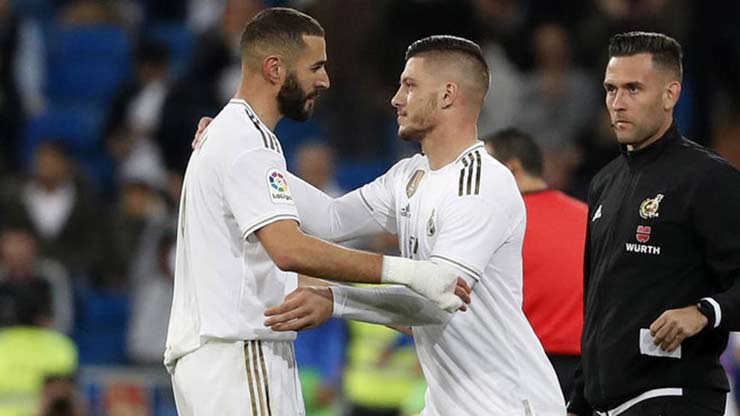 Jovic hoàn toàn bị lu mờ tại Real Madrid bởi Benzema