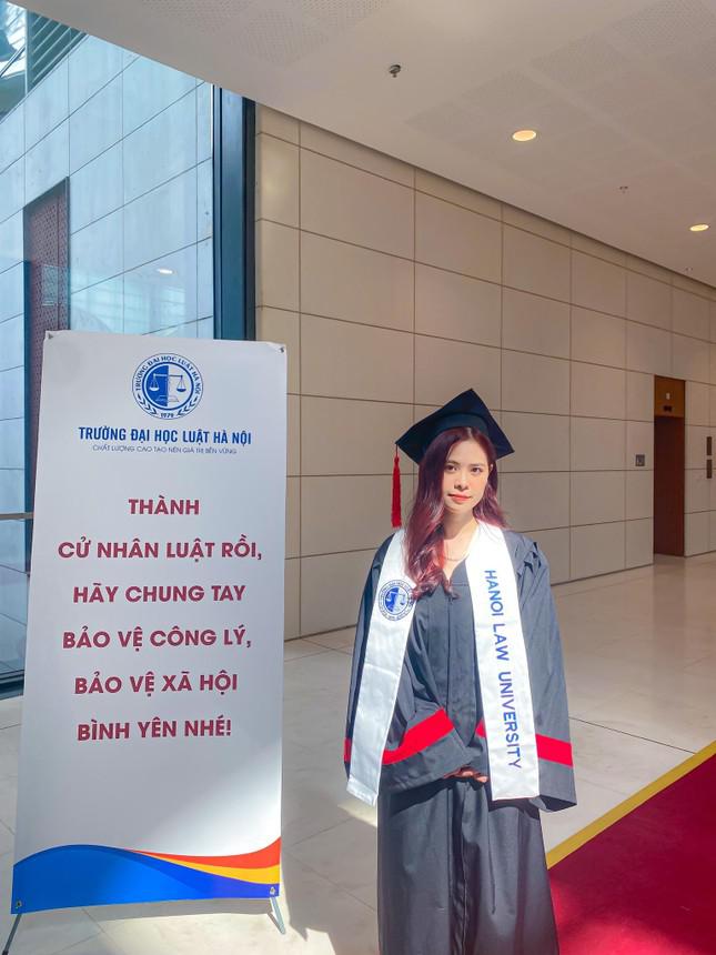Trần Thanh Ngân - Tân cử nhân ngành Luật với tấm bằng Giỏi của Trường Đại học Luật Hà Nội.