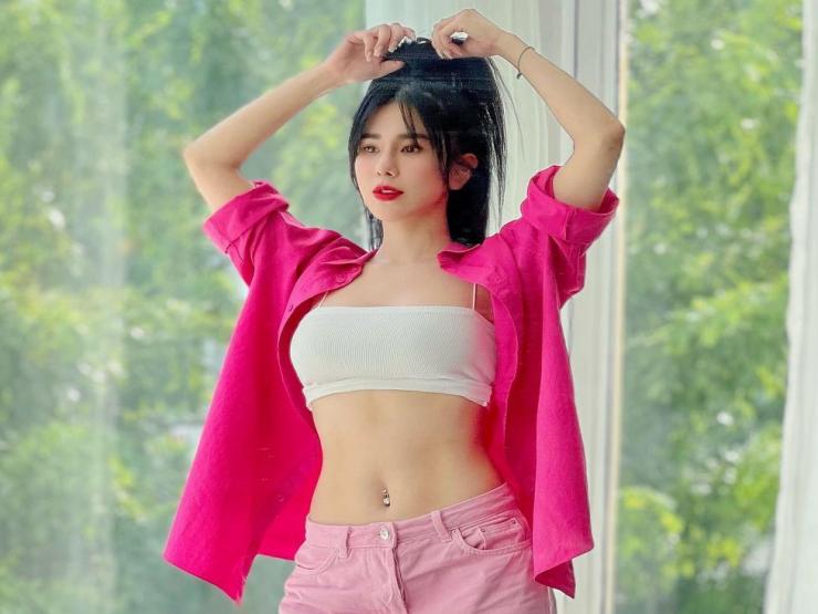 Thời trang - Diệp Lâm Anh, Lương Thùy Linh chuộng mốt croptop khoe eo thon, bụng phẳng