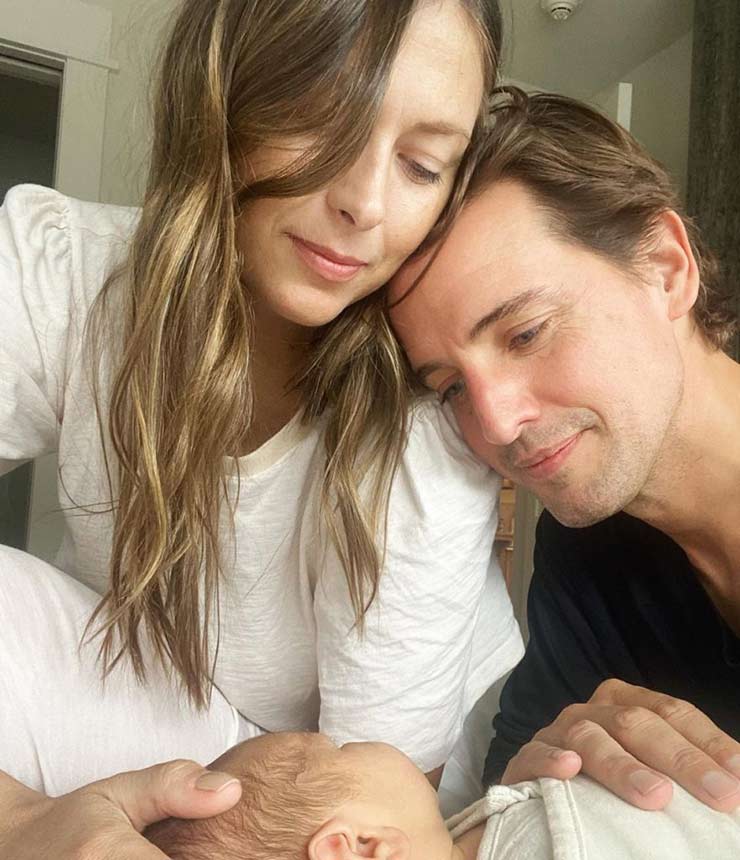 Sharapova cùng hôn phu Gilkes sinh bé trai Theodore
