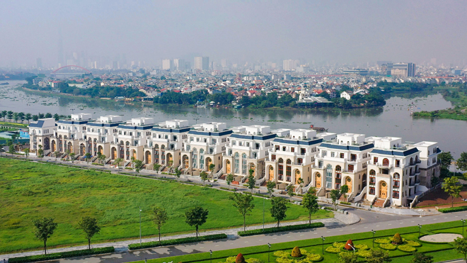 Bất động sản ven sông nội đô TP.HCM ngày càng khan hiếm - Ảnh: Bảo Vinh