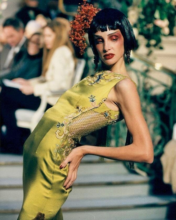Dior bị tố "đạo" thiết kế váy truyền thống Trung Quốc - 7