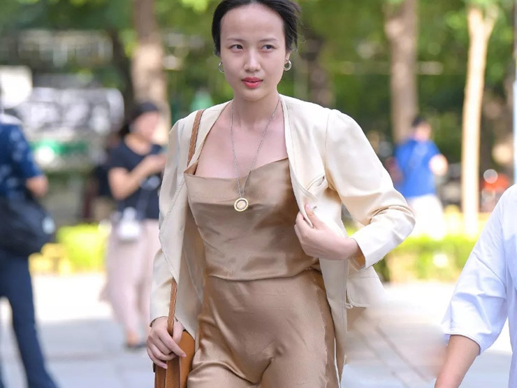 Thời trang - Thiếu nữ châu Á mặc kiểu váy "tội đồ đường phố" thế nào để không bị soi mói khiếm nhã?