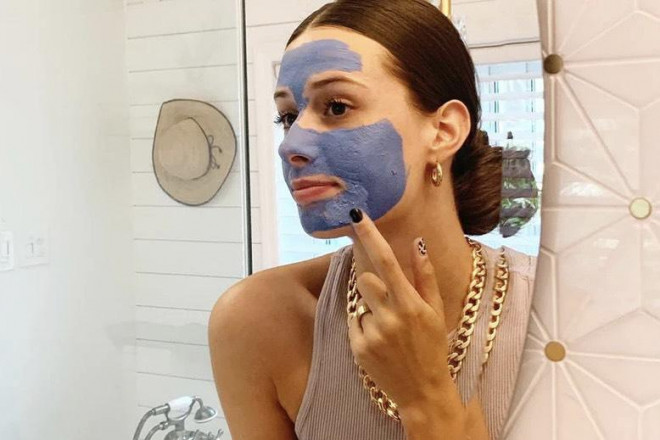 Mặt nạ sữa chua đậu biếc.