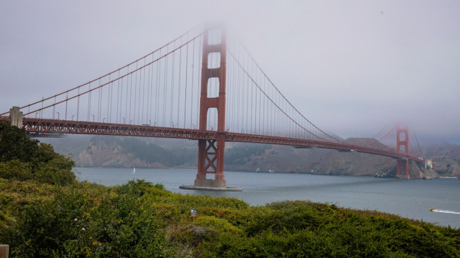 Ngắm kiệt tác kiến trúc cầu Cổng Vàng đẹp mơ màng trong sương giăng - 8