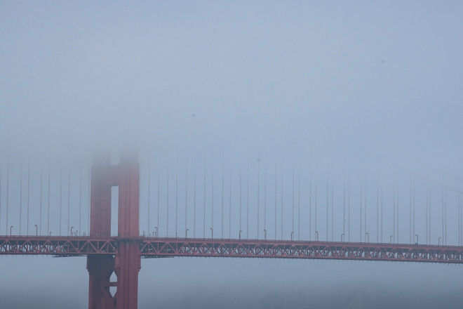 Ngắm kiệt tác kiến trúc cầu Cổng Vàng đẹp mơ màng trong sương giăng - 6