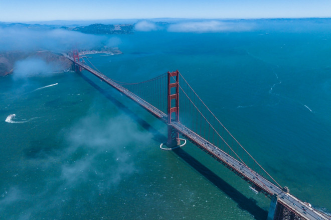 Ngắm kiệt tác kiến trúc cầu Cổng Vàng đẹp mơ màng trong sương giăng - 2