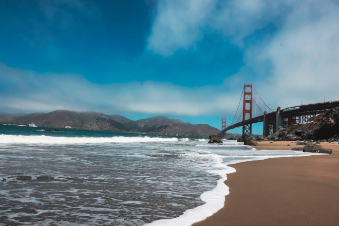 Ngắm kiệt tác kiến trúc cầu Cổng Vàng đẹp mơ màng trong sương giăng - 3