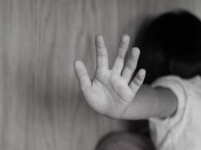 Pháp luật - Trẻ bị cha dượng và mẹ đánh: Chủ tịch UBND tỉnh Bình Phước ký công văn khẩn