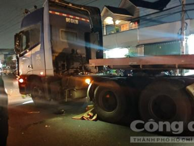 Người đàn ông bị xe container tông tử vong tại đoạn đường đèn không sáng