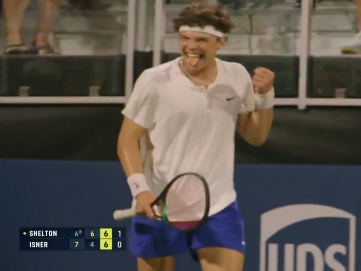 Clip nóng tennis: SAO tung cú đánh như Nadal, thuận tay ”cháy” góc chữ A