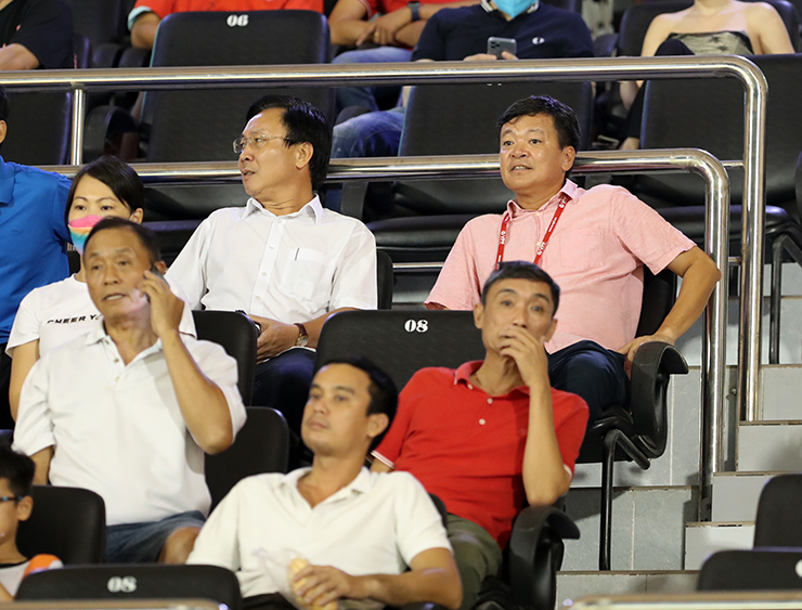 Tối 29/7, ông bầu Văn Trần Hoàn (bầu Hoàn "pháo") có mặt trên sân Thống Nhất để cổ vũ Hải Phòng trong chuyến làm khách trước TP.HCM ở vòng 10 V-League 2022.