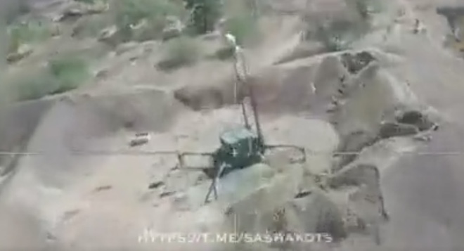 Khoảnh khắc UAV cảm tử Nga lao thẳng vào trạm tiếp sóng.