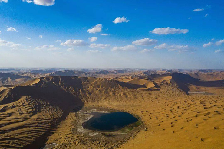 1. Badain Jaran là sa mạc lớn thứ 3 ở Trung Quốc và lớn thứ 4 trên thế giới.
