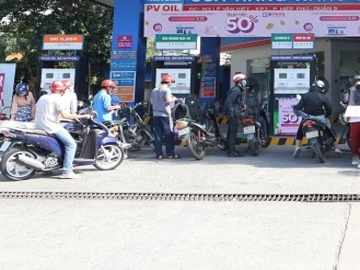 Thị trường - Tiêu dùng - Giá xăng dầu hôm nay 30/7: Tăng mạnh, chưa có điểm dừng