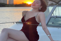 Thời trang - Hot girl Trâm Anh mặc váy ngắn ôm trên du thuyền, chơi golf đẹp không chỗ chê