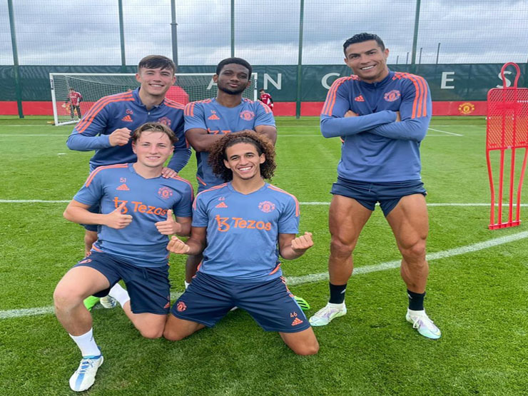 Bóng đá - Ronaldo khoe ảnh tập cùng MU, chốt tương lai khiến triệu fan vui mừng