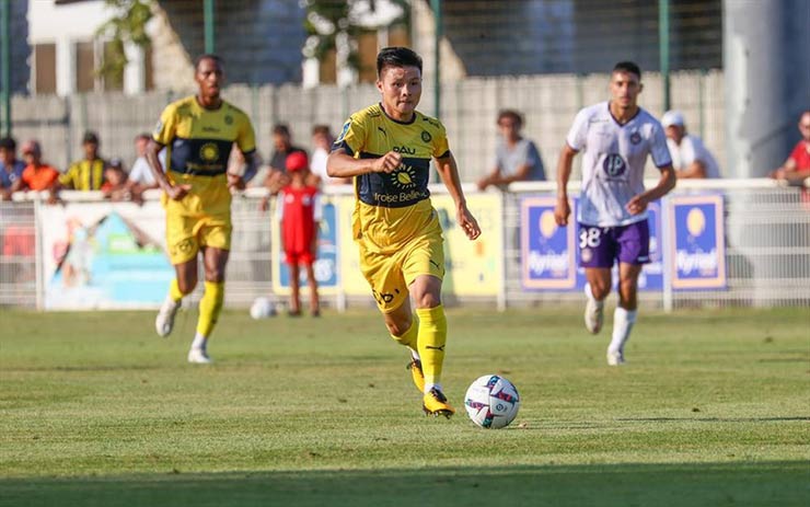 Pau FC mở màn Ligue 2 đêm nay: Quang Hải được đăng ký nhưng có đá chính? - 3