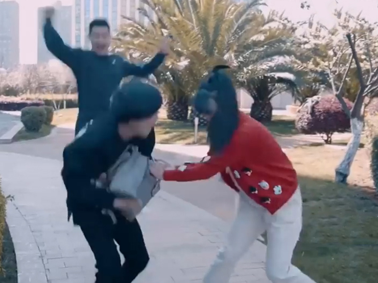 Clip hài hước - Đôi khi muốn làm người tốt cũng không hề dễ dàng