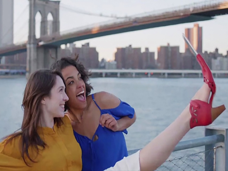 Tranh vui - "Cười ra nước mắt" với những bức ảnh tự sướng khó đỡ của các chị em