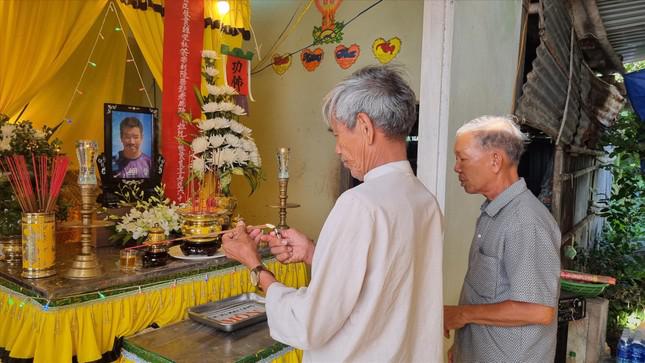 Người dân gần xa tới tiễn biệt ông Hùng Ảnh: Thanh Trần